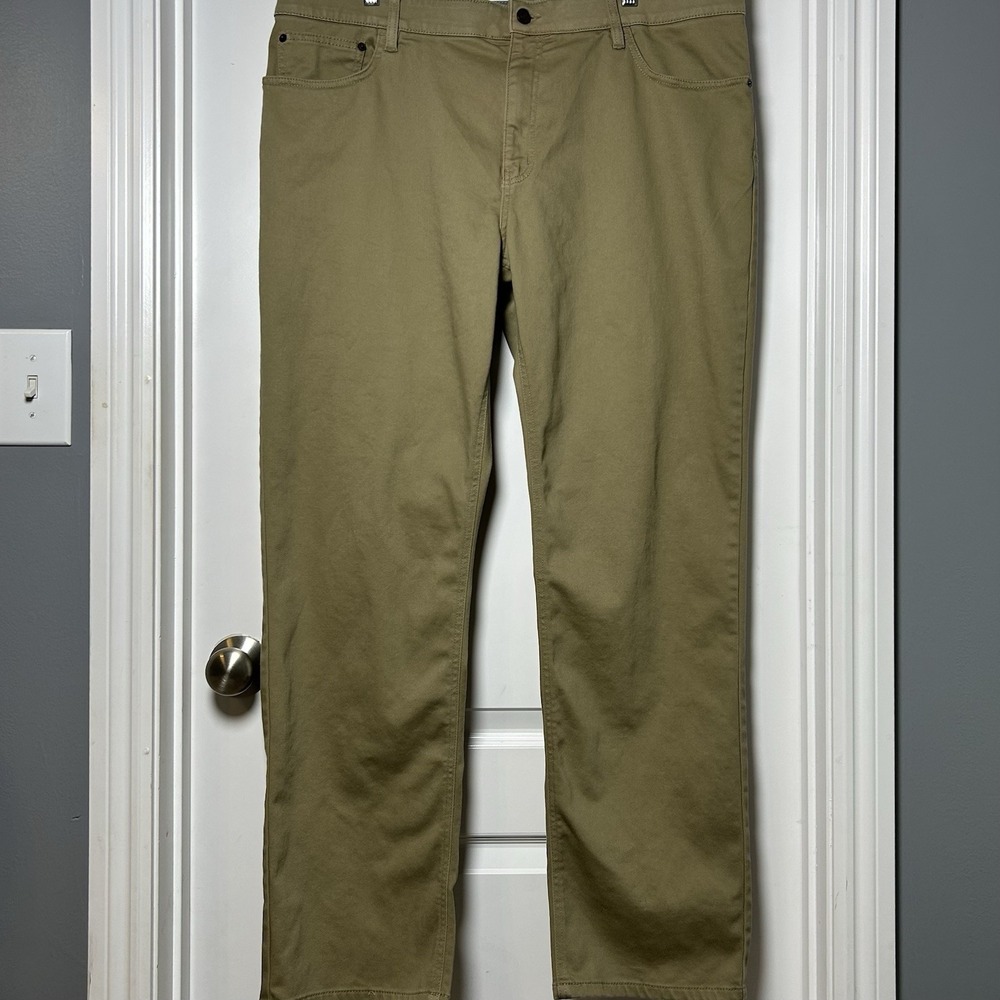 IZOD Khaki Regular Fit 5-Pocket Stretch Chino Pants Classic Coastal Dad Style